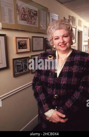 L'avocate SARAH WEDDINGTON, 76 ans, qui a plaidé avec succès contre les lois antiavortement du Texas devant la Cour suprême des États-Unis dans l'affaire Roe c. Wade de 1973, est décédée le dimanche 26 décembre 2021 à Austin.Elle est photographiée ici à son bureau d'Austin, au Texas, à la fin des années 1990.©Bob Daemmrich Banque D'Images