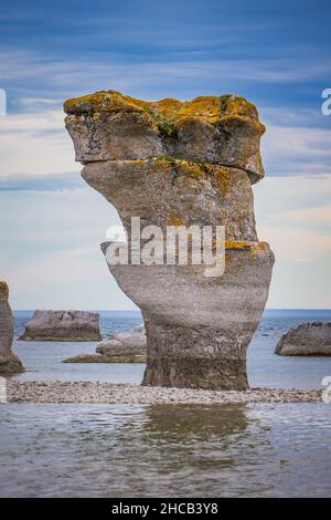 Vue sur les célèbres monolithes de l'île Quarry, dans le parc national de l'Archipel-de-Mingan, dans la région de la Côte-Nord au Québec, Canada Banque D'Images