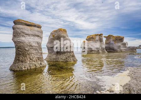 Vue sur les célèbres monolithes de l'île Quarry, dans le parc national de l'Archipel-de-Mingan, dans la région de la Côte-Nord au Québec, Canada Banque D'Images