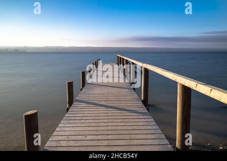 Fin de l'après-midi d'automne au lac Ammersee, Bavière, Allemagne Banque D'Images