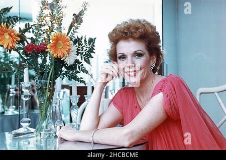 Portrait posé de l'actrice Eileen Fulton de l'opéra de savon qui a joué dans le monde tourne pendant 50 ans. En 1981 dans sa maison de Manhattan. Banque D'Images