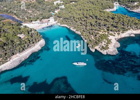 Bateaux en mer à Calo des Borgit, Parc naturel de Mondrago, Majorque, Espagne Banque D'Images