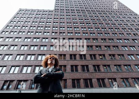 Homme d'affaires attentionné sur la Potsdamer Platz Banque D'Images