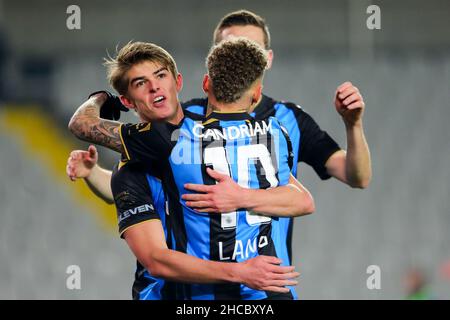 BRUGES, BELGIQUE - DÉCEMBRE 23 : NOA Lang du Club Brugge marque un but lors du match final de la coupe Croky Quarter entre le Club Brugge et OH Leuven au Jan Breydelstadion le 23 décembre 2021 à Bruges, Belgique (photo de Perry van de Leuvert/Orange Pictures) Banque D'Images