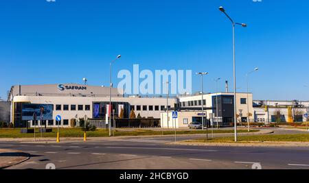 Sedziszow Malopolski, Pologne - 1 novembre 2021 : usine de production de systèmes de transmission Safran à l'intersection des rues Kroczki et Borkowska Banque D'Images