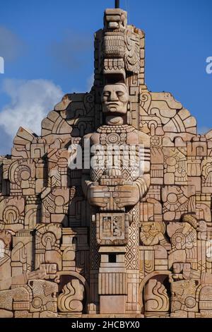 Monument à la Patrie (1956) par le sculpteur colombien Romulo Rozo Pena sur le Paseo de Montejo, Merida, Mexique Banque D'Images