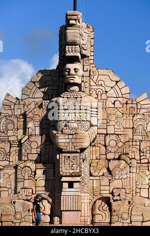 Monument à la Patrie (1956) par le sculpteur colombien Romulo Rozo Pena sur le Paseo de Montejo, Merida, Mexique Banque D'Images