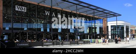 Warrington Market, Time Square, Warrington City Centre, Cheshire, Angleterre,ROYAUME-UNI Banque D'Images