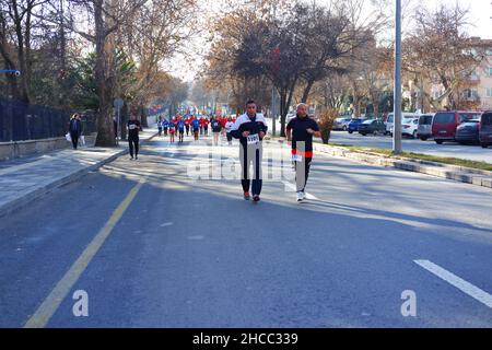 Ankara, Turquie.27th décembre 2021.Course « Ataturk Kosusu » pour honorer la venue d'Ataturk à Ankara, organisée par des citoyens bénévoles Banque D'Images