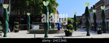 The Skittles sculptures, Warrington City Centre, Cheshire, Angleterre, Royaume-Uni Banque D'Images