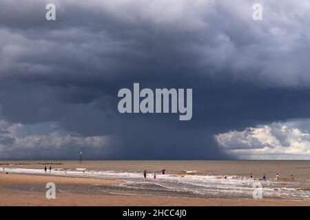Tempête sur la plage de Prestatyn, côte nord du pays de Galles Banque D'Images