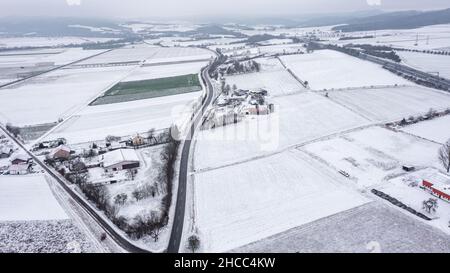 Le paysage dans la vallée de Werra à Herleshausen en hiver Banque D'Images