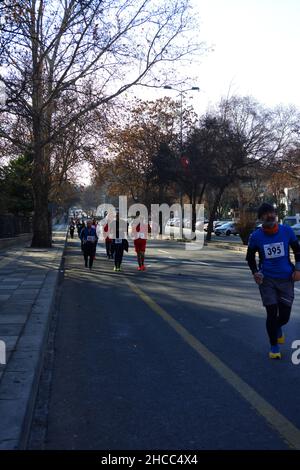 Ankara, Turquie.27th décembre 2021.« Ataturk Kosusu° course pour honorer l'arrivée d'Ataturk à Ankara, organisée par des citoyens bénévoles Banque D'Images