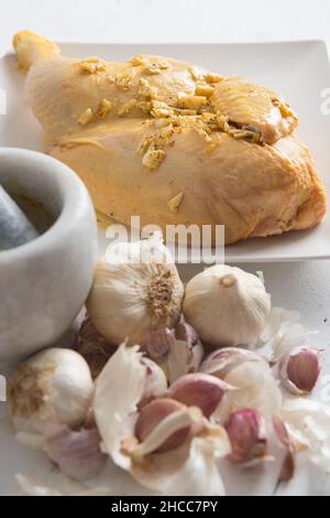 morceaux de poulet de gamme libre en préparation pour manger Banque D'Images