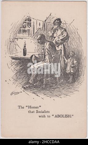 'Les 'Maisons' que les socialistes souhaitent 'ABOLIR', 1908: Illustration montrant une famille appauvrie dans les bidonvilles.Il y a des fissures dans les murs et des vêtements déchiquetés sont suspendus d'une ligne de lavage à l'intérieur.La lumière provient d'une bougie dans une bouteille.Un homme est assis à une table.Une femme est debout avec une main sur sa tête, tenant un bébé, un autre enfant tire sur sa jupe Banque D'Images