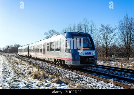 AKN Alstom LINT 54 train régional.AKN Eisenbahn GmbH exploite des lignes de chemin de fer, des trains de banlieue et des trains de marchandises à Hambourg et au Schleswig-Holstein. Banque D'Images