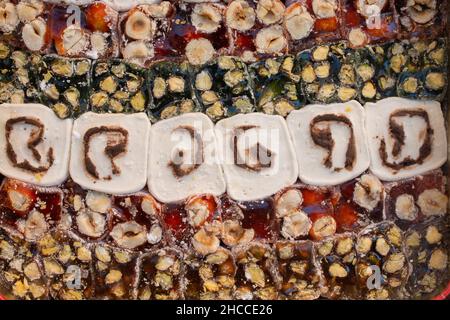 Grand assortiment de délices turcs avec noix et bonbons Banque D'Images