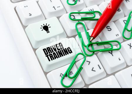 Légende présentant la formation des conducteurs.Business Showcase prépare un nouveau chauffeur à obtenir un permis de conduire est Publishing dactylographiée Fantasy Short Banque D'Images