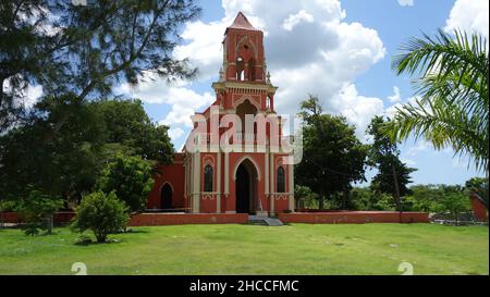 L'église de la ville de San Ignacio dans le Yucatan.Le ciel bleu du Yucatan Banque D'Images