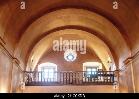 La lumière passe par les fenêtres de la partie supérieure de la chapelle Banque D'Images