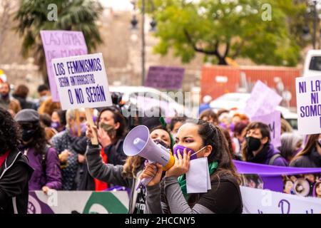 Valence, Espagne; 8th mars 2021: Rassemblements féministes pour célébrer la Journée de la femme le 8 mars 2021. Banque D'Images