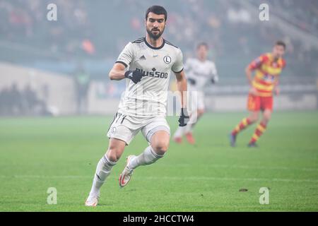 Varsovie, Pologne.28th novembre 2021.Mahir Emelli de Legia en action pendant le match de la Ligue PKO Ekstraklasa du PKO polonais entre Legia Warszawa et Jagiellonia Bialystok au Maréchal Jozef Pilsudski Legia Warsaw Municipal Stadium.final score; Legia Warszawa 1:0 Jagiellonia Bialystok.Crédit : SOPA Images Limited/Alamy Live News Banque D'Images