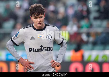 Varsovie, Pologne.28th novembre 2021.Kacper Skibicki de Legia vu pendant le PKO polonais Ekstraklasa League match entre Legia Warszawa et Jagiellonia Bialystok au Maréchal Jozef Pilsudski Legia Warsaw Municipal Stadium.final score; Legia Warszawa 1:0 Jagiellonia Bialystok.(Photo de Mikolaj Barbanell/SOPA Images/Sipa USA) crédit: SIPA USA/Alay Live News Banque D'Images