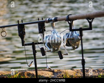 Poteau de pêche avec un arrière-plan flou Banque D'Images