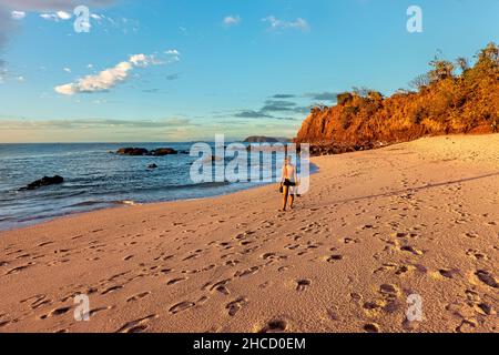 Belle Playa Conchal, une plage faite de coquillages, Guanacaste, Costa Rica Banque D'Images