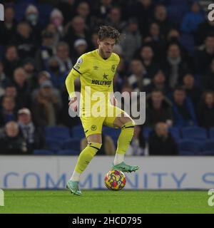 Brighton et Hove, Royaume-Uni.27th décembre 2021.Mathias Jensen, de Brentford, en action lors du match de la Premier League entre Brighton et Hove Albion et Brentford au stade communautaire American Express, Brighton et Hove, en Angleterre, le 26 décembre 2021.Photo de Ken Sparks.Utilisation éditoriale uniquement, licence requise pour une utilisation commerciale.Aucune utilisation dans les Paris, les jeux ou les publications d'un seul club/ligue/joueur.Crédit : UK Sports pics Ltd/Alay Live News Banque D'Images