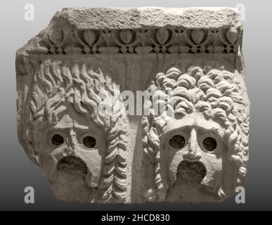 Masques théâtraux grecs anciens - décor en marbre de l'entablature Banque D'Images