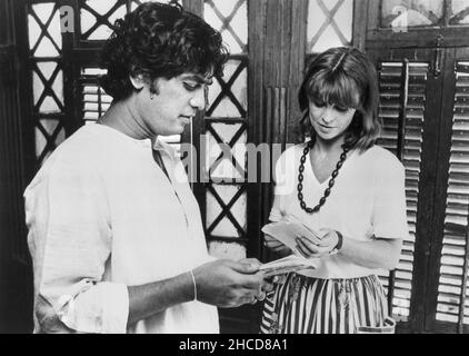 Zakir Hussain, Julie Christie, sur le tournage du film britannique « Heat and Dust », Curzon film Distributors, Universal Classics, 1983 Banque D'Images