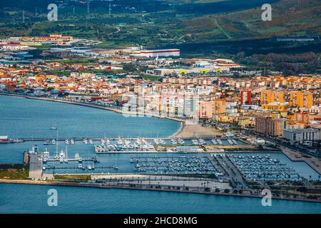 La ville et le port de Gibraltar ont vue depuis le rocher Banque D'Images