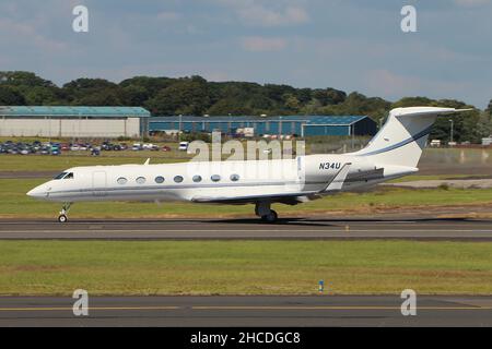 N34U, une propriété privée Gulfstream Aerospace G550, à l'aéroport international de Prestwick à Ayrshire, en Écosse. Banque D'Images