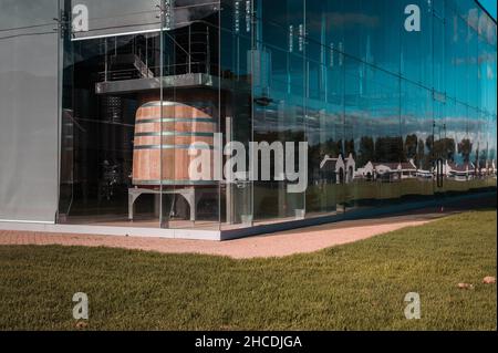 Le domaine viticole d'Uikyk, près du Cap, fait partie des domaines viticoles qui contribuent à la réputation de l'Afrique du Sud en matière de production de vins du Nouveau monde de classe mondiale Banque D'Images
