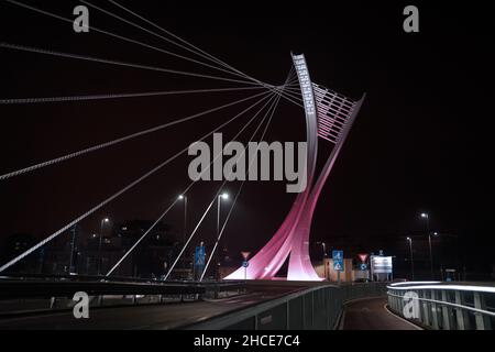 Le pont Ponte di Flaiano la nuit, Pescara, Abruzzes, Italie, Europe Banque D'Images