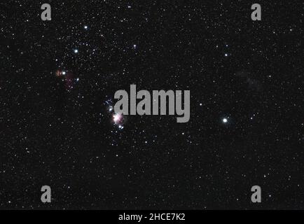 Constellation Orion présentant la nébuleuse Orion, la nébuleuse de la tête de sorcière et la nébuleuse de la tête de cheval Banque D'Images