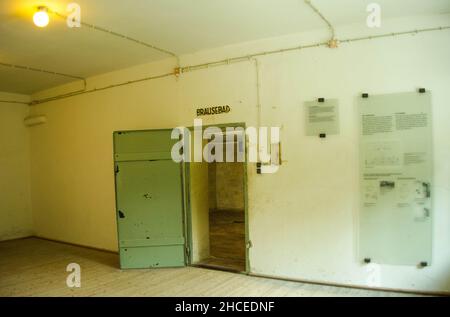 Brausebad, entrée de la chambre à gaz, camp de concentration nazi, Dachau, Allemagne Banque D'Images