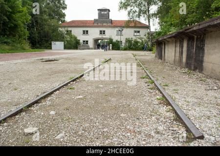 Rails menant au camp de concentration nazi, Dachau, Allemagne Banque D'Images