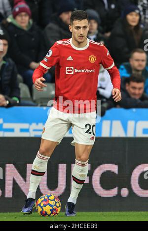 Newcastle, Royaume-Uni.27th décembre 2021.Diogo Dalot #20 de Manchester United pendant le match à Newcastle, Royaume-Uni le 12/27/2021.(Photo de Mark Cosgrove/News Images/Sipa USA) crédit: SIPA USA/Alay Live News Banque D'Images