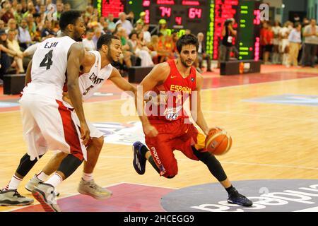 A Coruña, Espagne.Ricky Rubio conteste le ballon lors du match de basket-ball amical entre l'Espagne et le Canada au Coliseum in A Coruña Banque D'Images