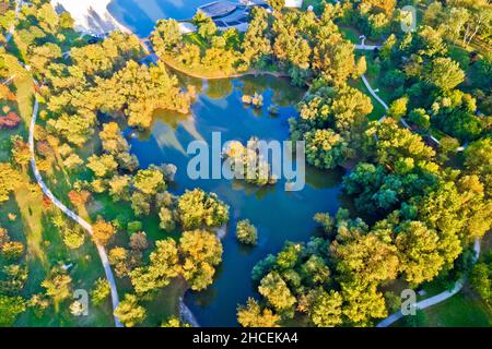 Lac de Bundek et promenades entourent vue aérienne dans la ville de Zagreb, capitale de la Croatie Banque D'Images