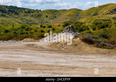 Les volcans de boue de Berca en Roumanie Banque D'Images