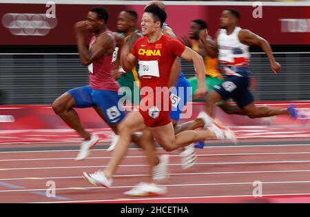 (211228) -- BEIJING, 28 décembre 2021 (Xinhua) -- photo de fichier prise le 1 août 2021 montre su Bingtian de Chine en compétition pendant la demi-finale masculine de 100m aux Jeux Olympiques de Tokyo 2020, à Tokyo, au Japon.Les athlètes chinois ont remporté 38 médailles d'or, 32 d'argent et 18 de bronze aux Jeux Olympiques de Tokyo qui se sont tenus entre juillet 23 et août 8, ce qui équivaut au record du pays en matière de médailles d'or remportées lors des Jeux Olympiques d'outre-mer.Aux Jeux paralympiques de Tokyo, d'août 24 à septembre 5, la Chine a remporté un total de 207 médailles - 96 d'or, 60 d'argent et 51 de bronze, pour terminer en haut du total des médailles d'or et du total des médailles pour cinq Banque D'Images