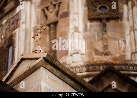 Gros plan de la croix de l'ancien monastère de Gandzasar dans la république du Haut-Karabakh (Artsakh) Banque D'Images
