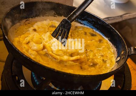 La fabrication d'une omelette aux truffes, Provence.France Banque D'Images