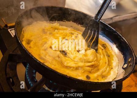 La fabrication d'une omelette aux truffes, Provence.France Banque D'Images