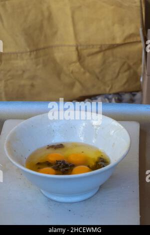 La fabrication d'une omelette aux truffes, Provence.France Banque D'Images