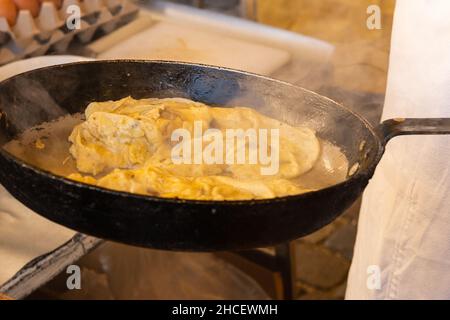 La fabrication d'une omelette aux truffes, Provence.France Banque D'Images