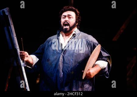 Acte I: Luciano Pavarotti (Mario Cavaradossi) dans TOSCA par Puccini à l'Opéra Royal, Covent Garden, Londres WC2 12/09/1992 chef d'orchestre: Zubin Mehta set design: Renzo Mongiardino costumes: Marcel Escoisier éclairage de renouveau: John B Lire le directeur original: Franco Zeffirelli directeur de renouveau: John Cox Banque D'Images